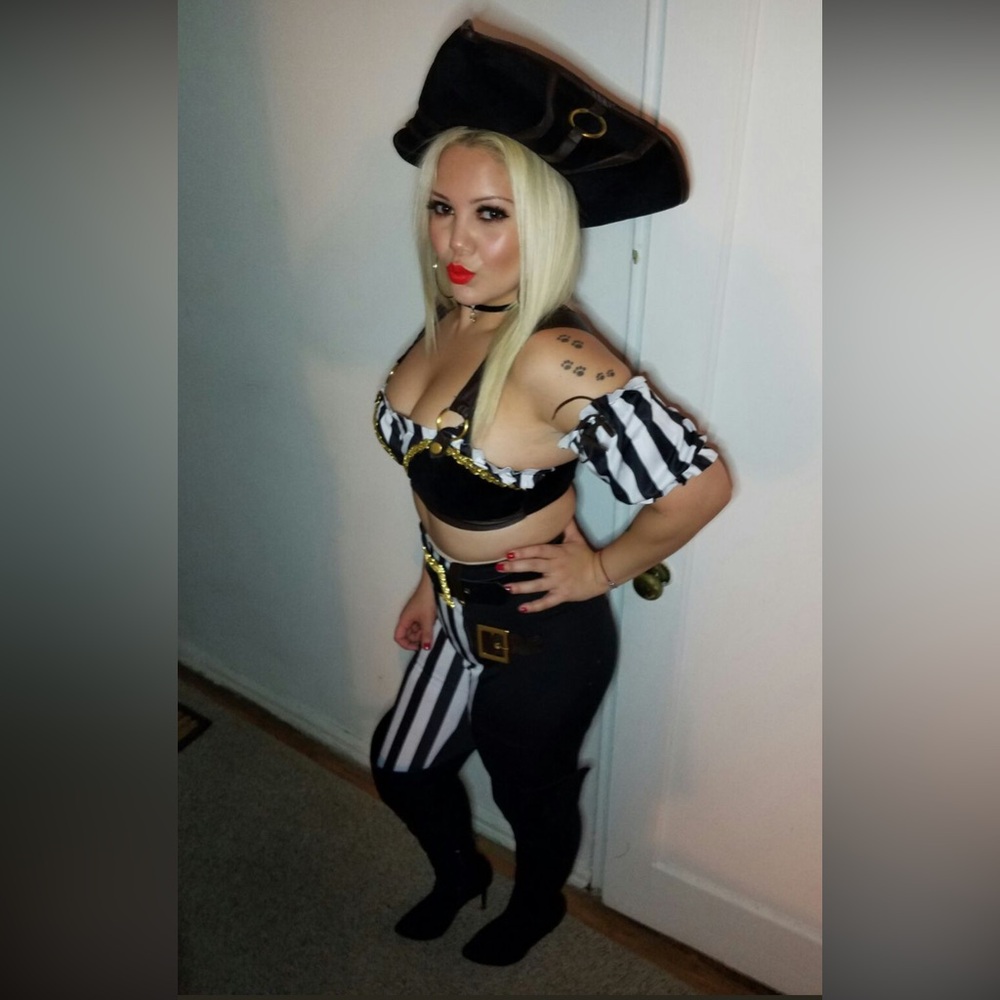 Women’s Pirate Costume